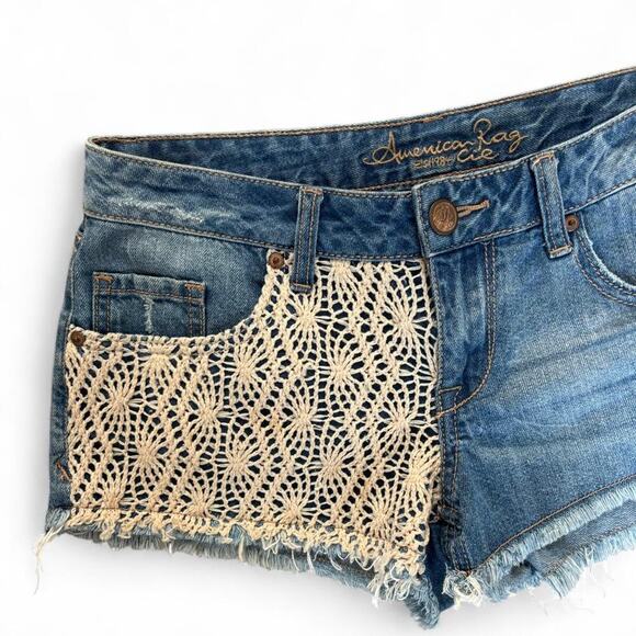 y2k vtg. American Rag Crochet Knit Cut off Frayed Short shorts size 5. - Picture 4 of 6